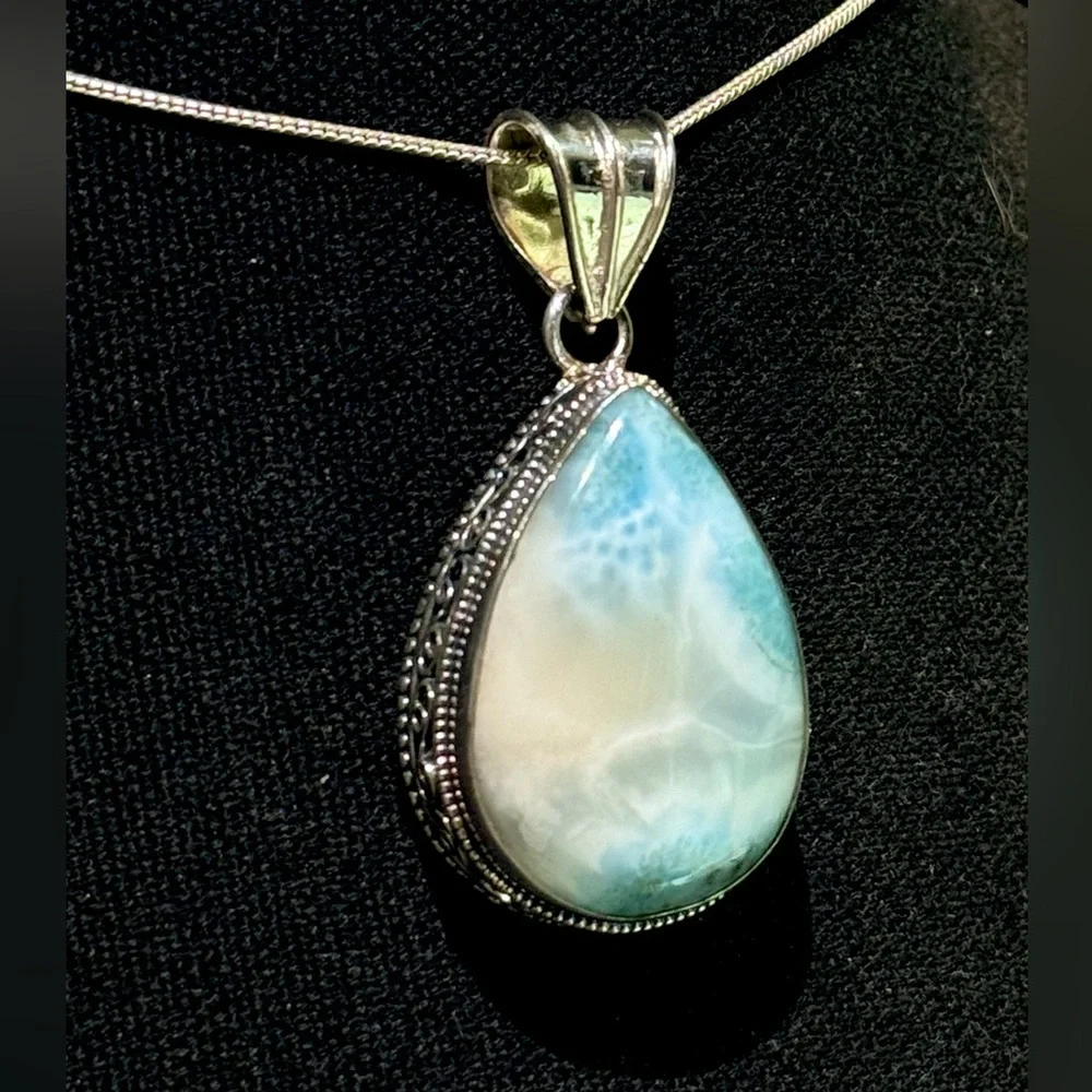 925 Sterling Silver Caribbean Blue Larimar Pendant - Picture 3 of 10